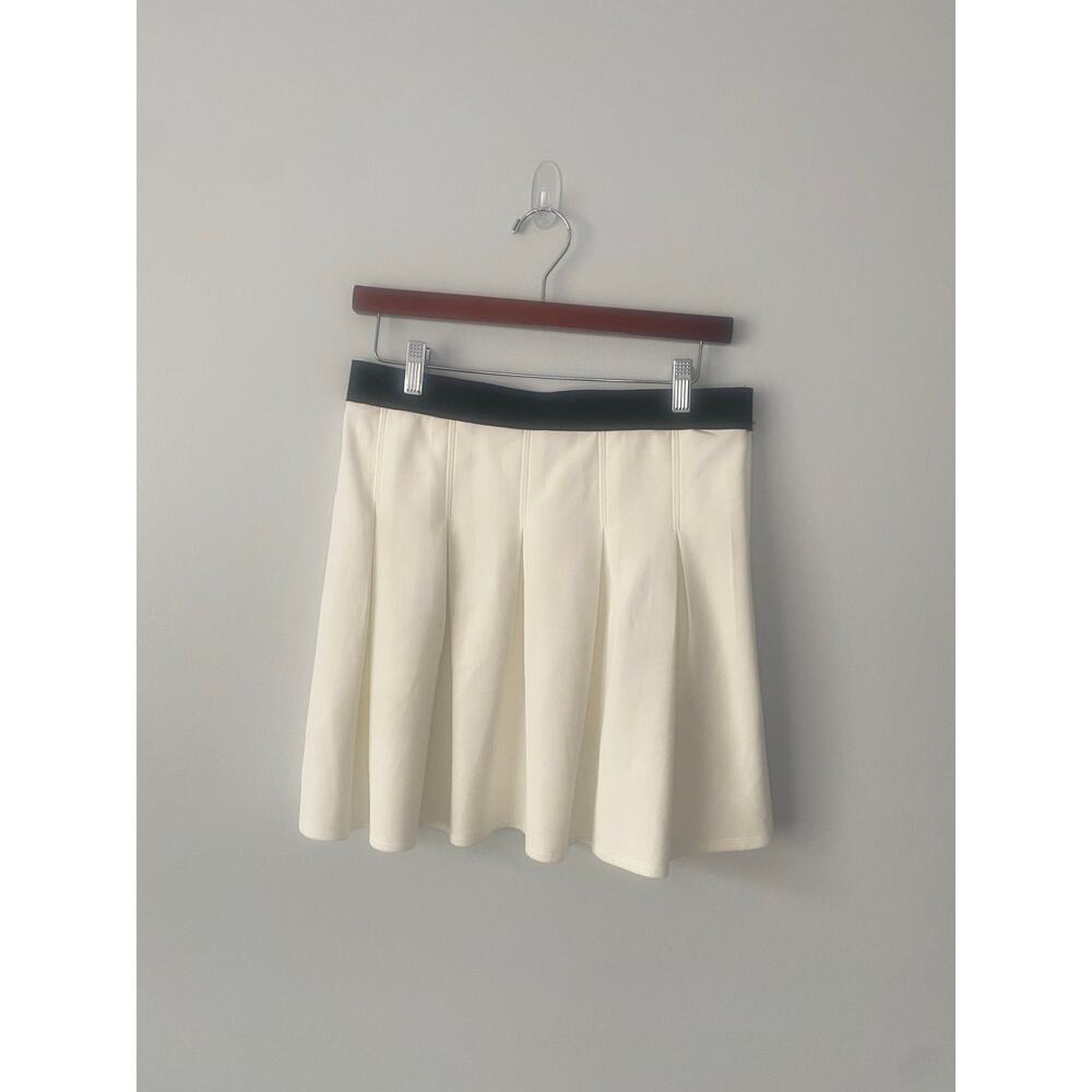 Silence + Noise White Pleated Mini Skirt Size Large